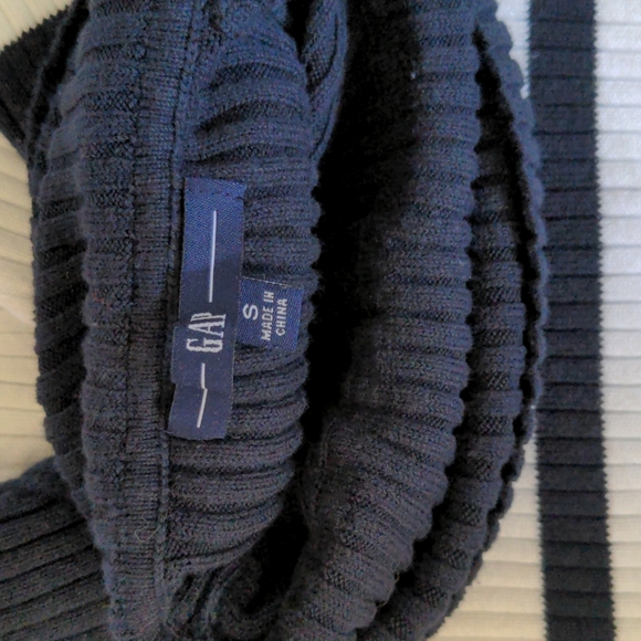 Sweater Small - Picture 3 of 8